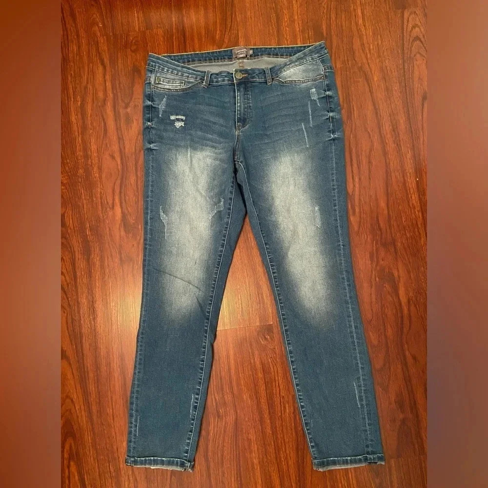 💛 JUNAROSE Slim Stretch Blue Denim Jean Distressed Sz 16